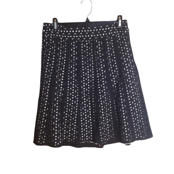 Anne Taylor Dresses & Skirts - Anne Taylor Black and White Lace Size 2 Skirt